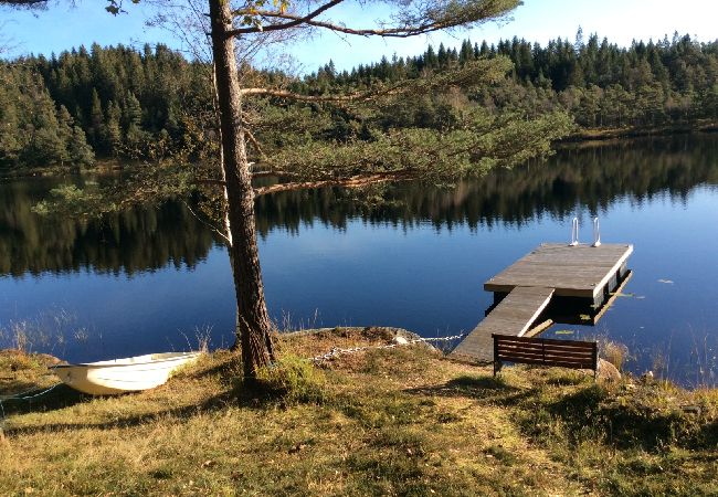 Stuga i Hällingsjö - Semester vid en badsjö i Halland