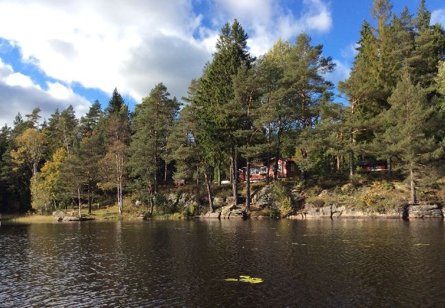 Stuga i Hällingsjö - Semester vid en badsjö i Halland