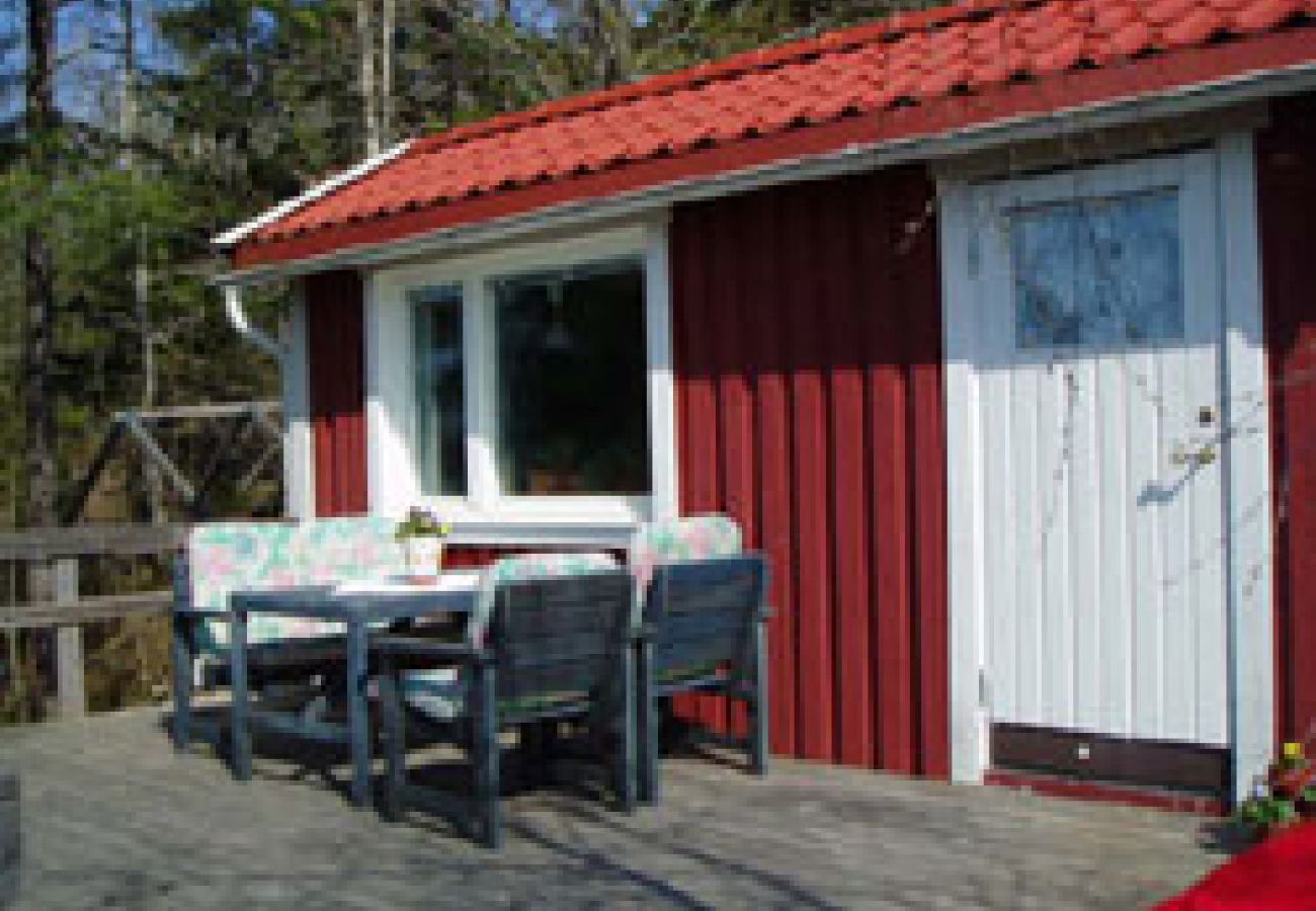 Stuga i Tyresö - Mysig stuga med havsutsikt, internet och bastu på Tyresö