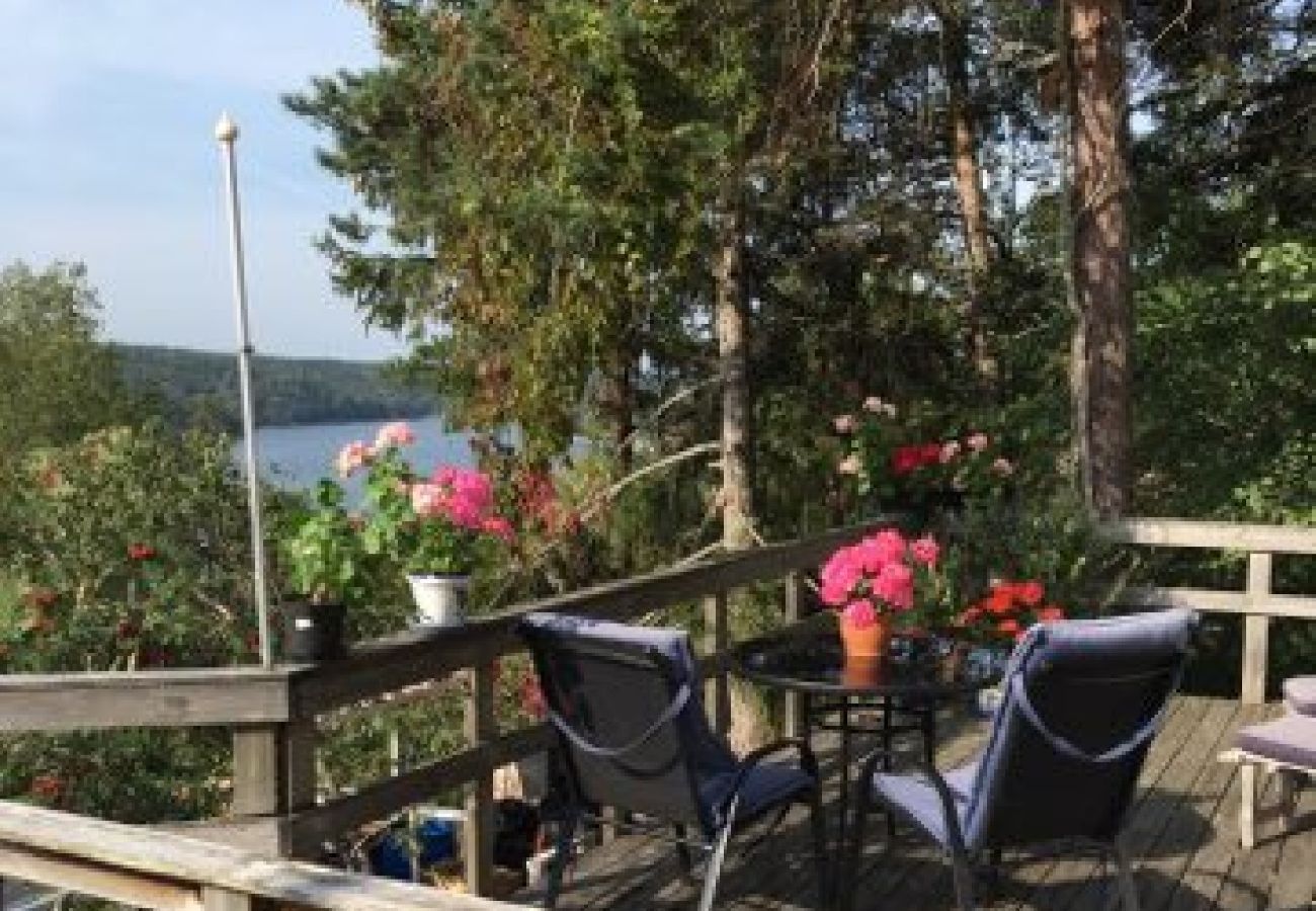 Stuga i Tyresö - Mysig stuga med havsutsikt och internet på Tyresö