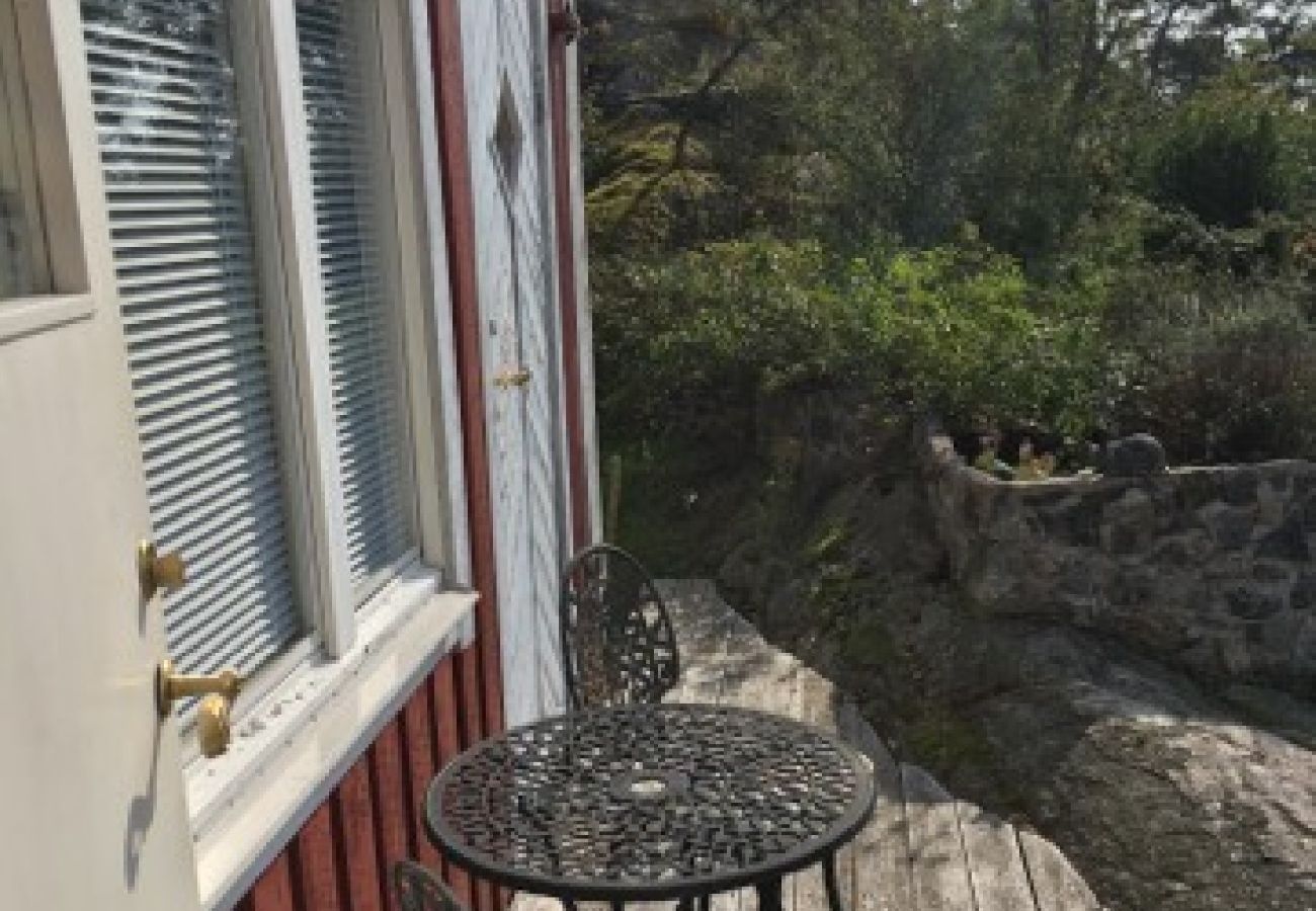 Stuga i Tyresö - Mysig stuga med havsutsikt och internet på Tyresö