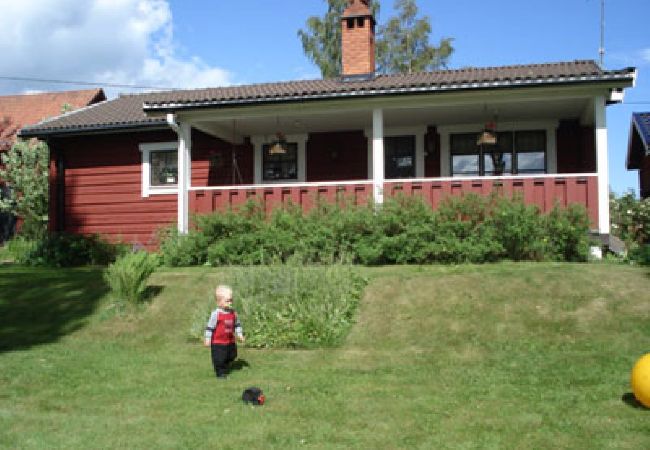 Stuga i Sollerön - Timmerhus vid Siljans strand på Sollerön