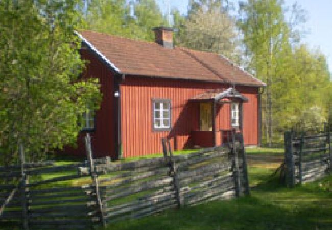 Stuga i Oskarshamn - Smålandssemester med egen badplats, brygga och roddbåt