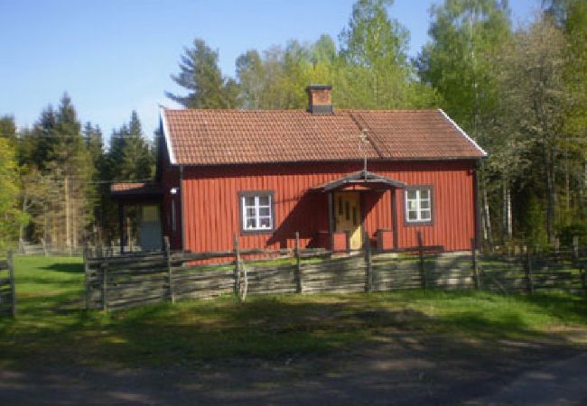 Stuga i Oskarshamn - Smålandssemester med egen badplats, brygga och roddbåt