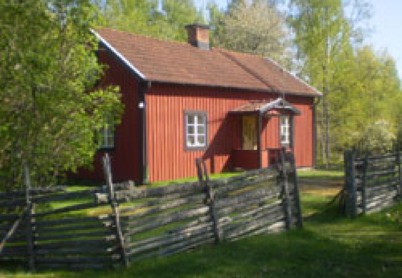 Stuga i Oskarshamn - Smålandssemester med egen badplats, brygga och roddbåt