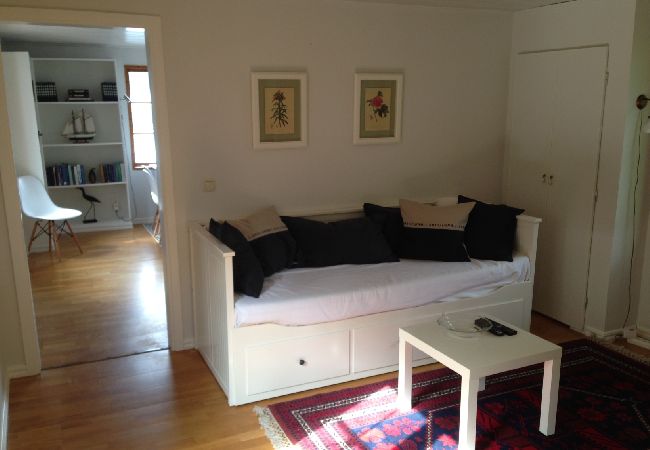 Stuga i Lerum - Sjöstuga precis vid sjöstranden 15 minuter från Göteborg Stuga i Lerum - Sjöstuga precis vid sjöstranden 15 minuter från Göteborg