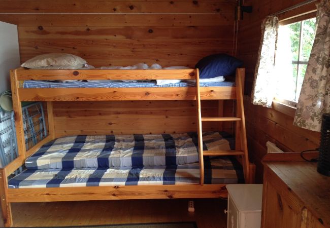 Stuga i Lerum - Sjöstuga precis vid sjöstranden 15 minuter från Göteborg Stuga i Lerum - Sjöstuga precis vid sjöstranden 15 minuter från Göteborg