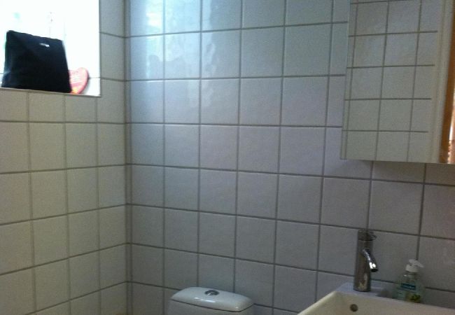 Stuga i Hästveda - Fin stuga i bokskog vid bad- och fiskesjö i norra Skåne Stuga i Hästveda - Fin stuga i bokskog vid bad- och fiskesjö i norra Skåne