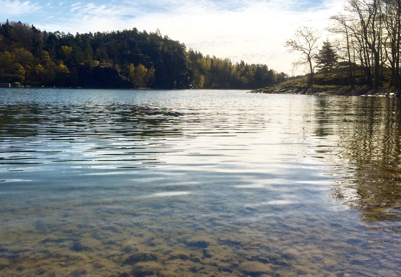 Stuga i Ingarö - Sjötomt med egen strand på Ingarö!