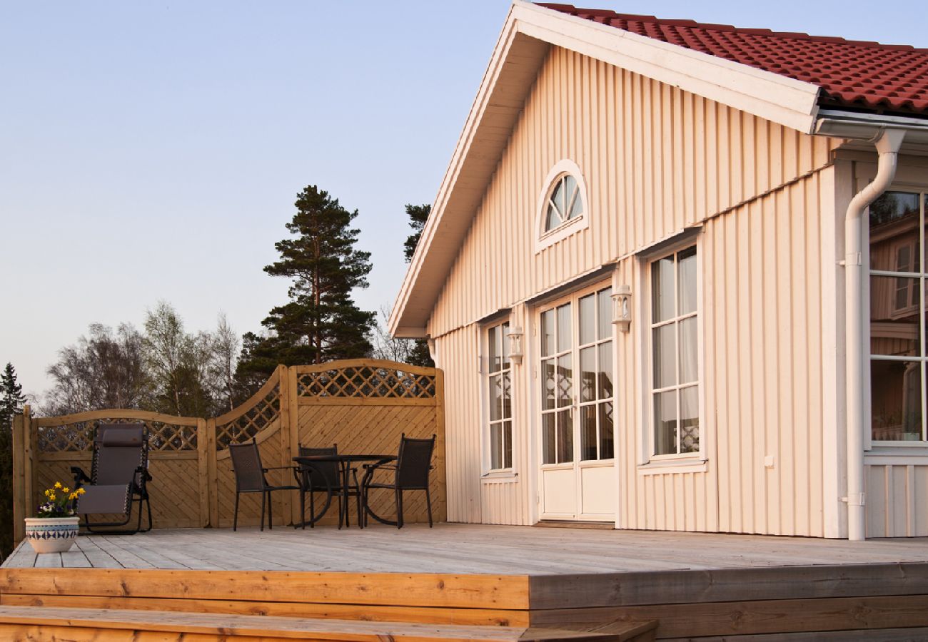 Stuga i Ödeshög - Semester med panoramautsikt över Vättern