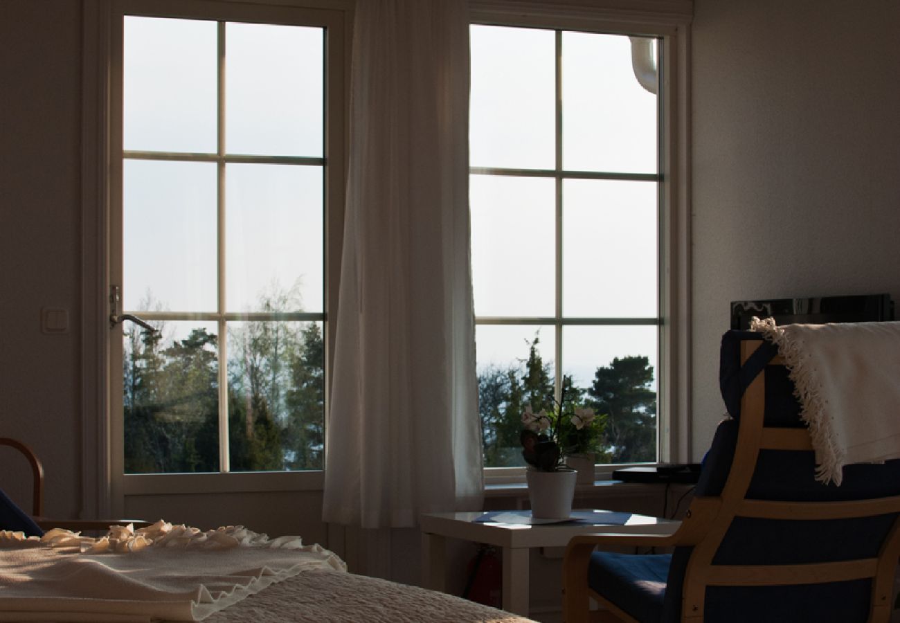 Stuga i Ödeshög - Semester med panoramautsikt över Vättern