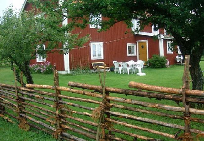 Stuga i Gränna - Fint, stort fritidshus 10 minuter från vackra Vättern och Gränna Stuga i Gränna - Fint, stort fritidshus 10 minuter från vackra Vättern och Gränna