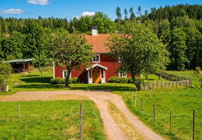 Stuga i Gränna - Fint, stort fritidshus 10 minuter från vackra Vättern och Gränna