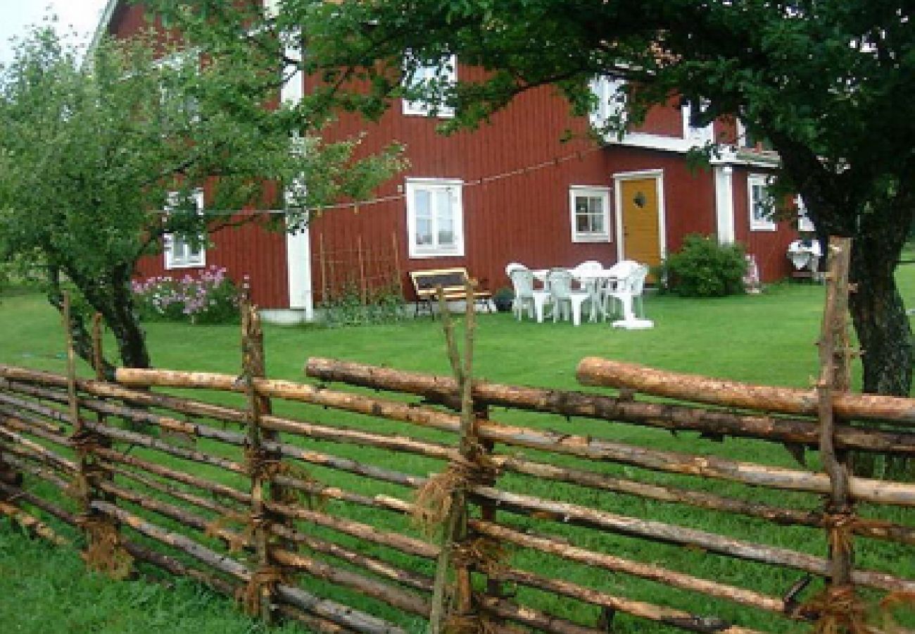 Stuga i Gränna - Fint, stort fritidshus 10 minuter från vackra Vättern och Gränna