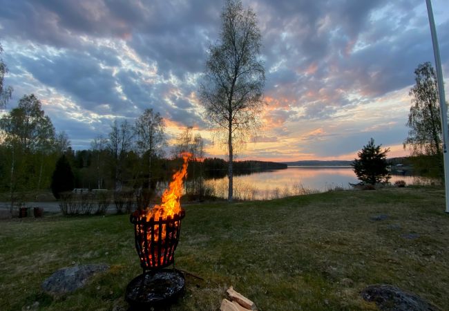 Stuga i Ramsberg - Semester vid sjön i Bergslagen med egen badplats