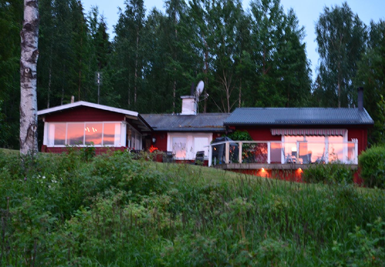 Stuga i Ramsberg - Semester vid sjön i Bergslagen med egen badplats