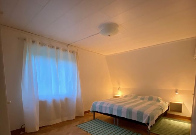 Stuga i Vena - På en vacker tomt i utkanten av byn Stuga i Vena - På en vacker tomt i utkanten av byn