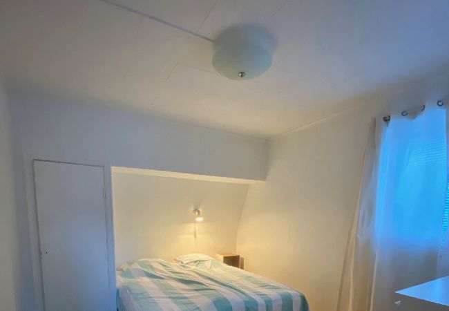 Stuga i Vena - På en vacker tomt i utkanten av byn Stuga i Vena - På en vacker tomt i utkanten av byn