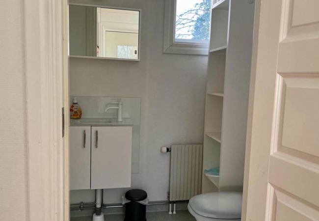 Stuga i Vena - På en vacker tomt i utkanten av byn Stuga i Vena - På en vacker tomt i utkanten av byn