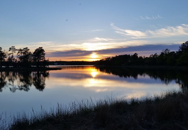 Stuga i Ålem - Stort, Lugnt, GENUINT med många rum nära havet.