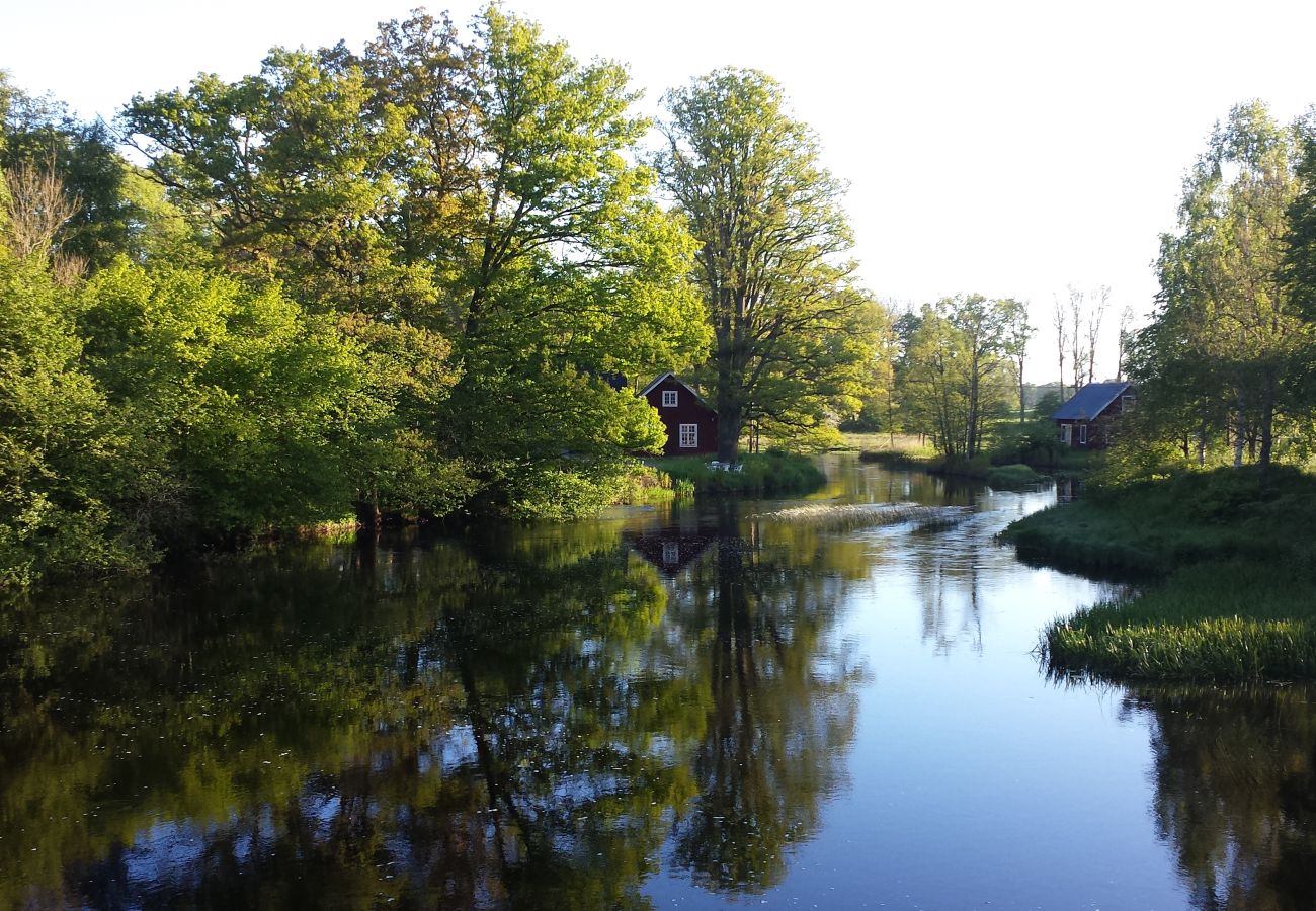 Stuga i Ålem - Stort, Lugnt, GENUINT med många rum nära havet.