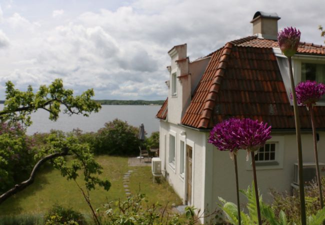 Stuga i Hässelby - Fritidshus med underbar utsikt över Mälaren