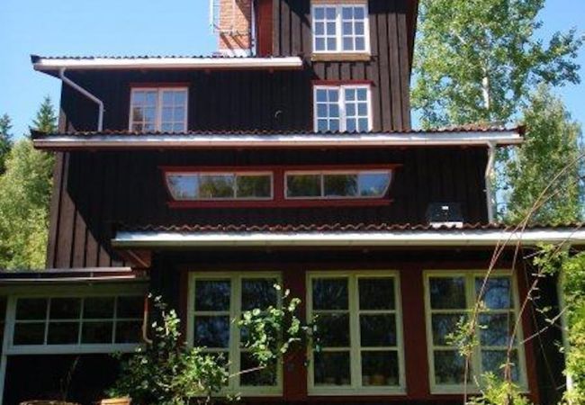 Stuga i Dals Långed - Unik villa i skogsmiljö med sjöutsikt