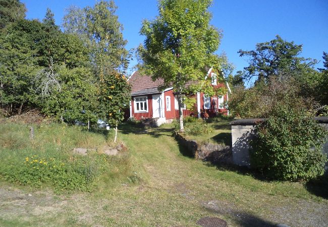 i Fröseke - Mysig stuga omgiven av skog i Småland