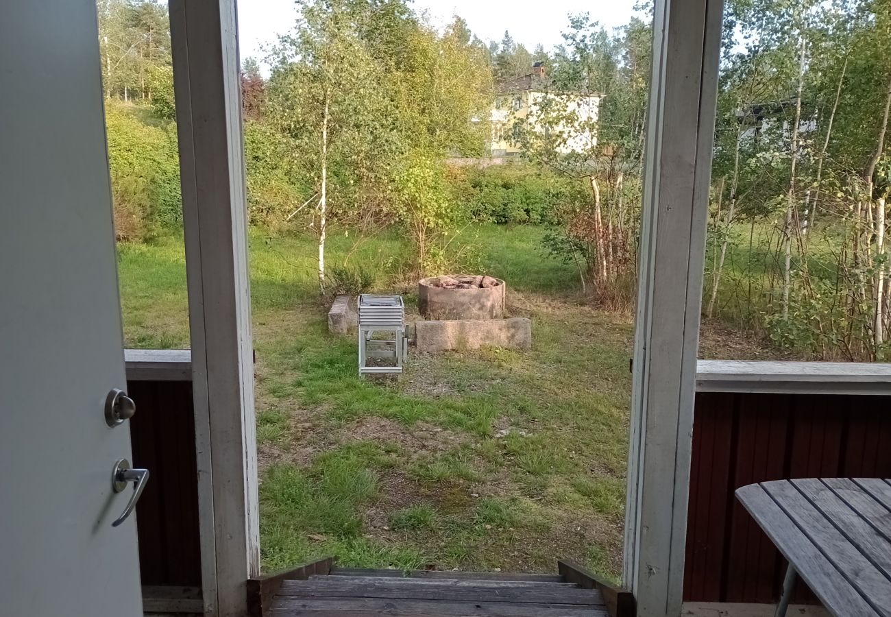 Stuga i Fröseke - Mysig stuga omgiven av skog i Småland