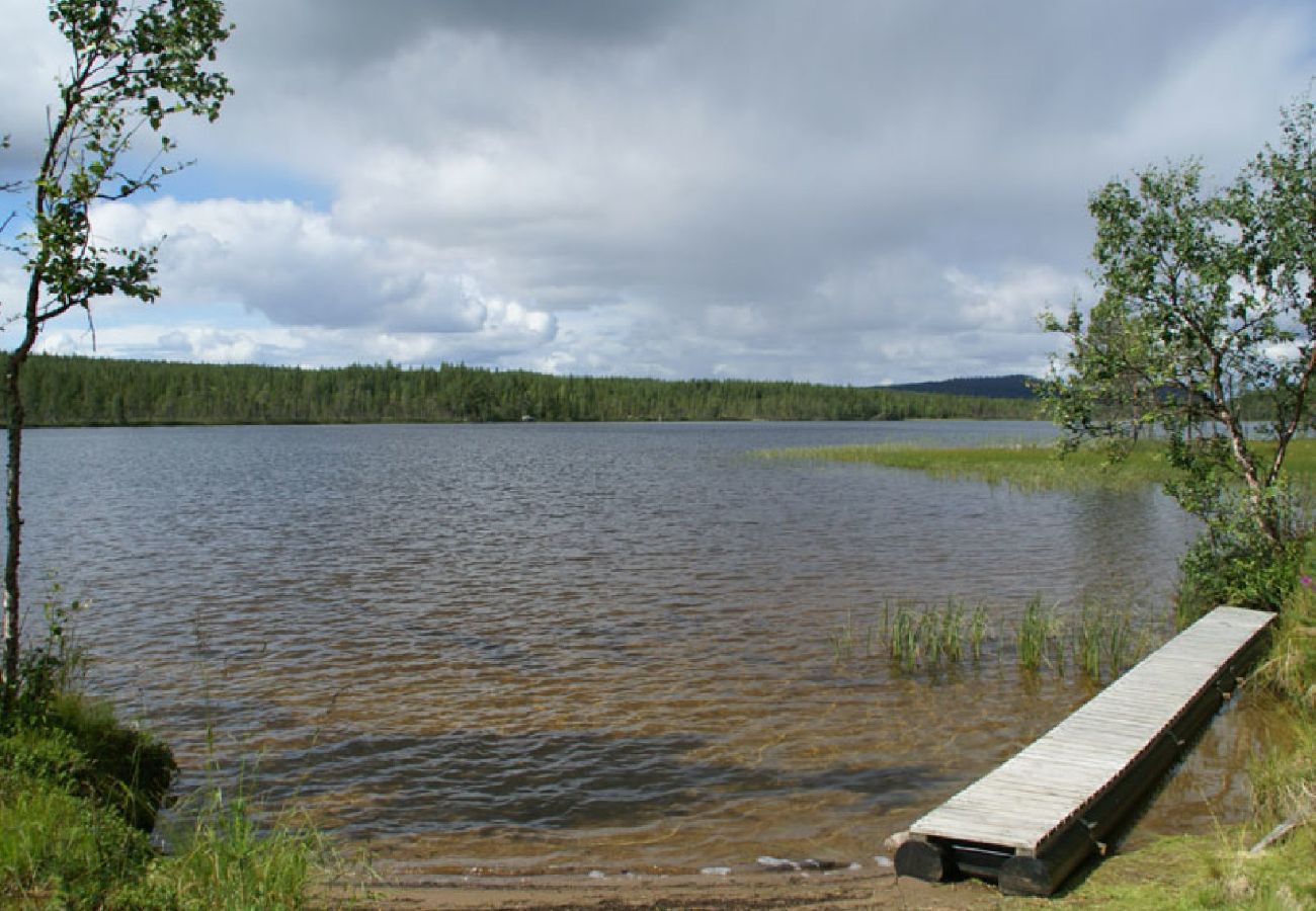 Stuga i Arvidsjaur - Semester vid sjön i norra Sveriges vildmark