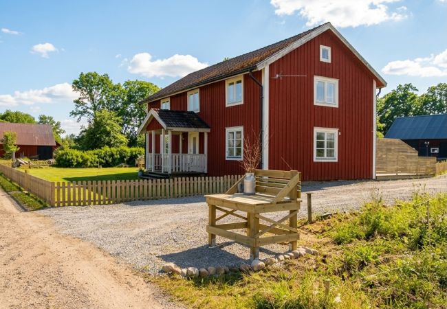 Stuga i Jät - Stort semesterhus på landet nära sjön Åsnen
