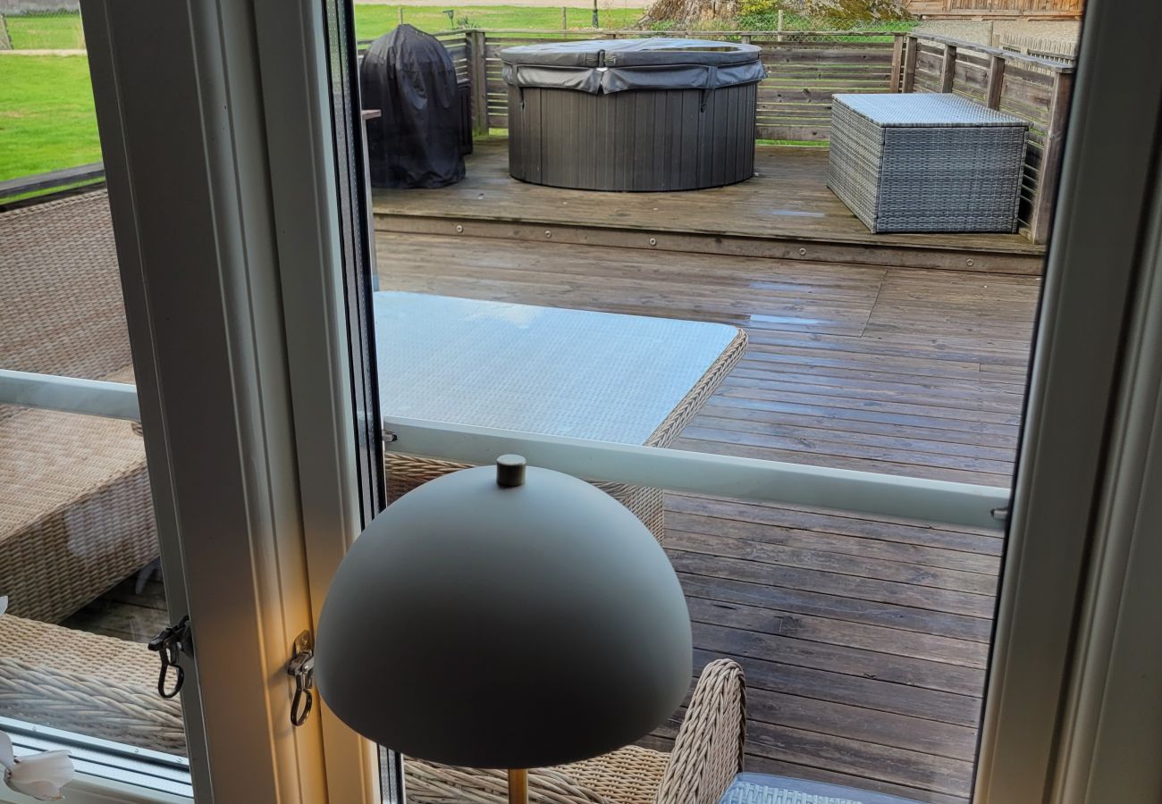 Stuga i Jät - Stort semesterhus på landet nära sjön Åsnen