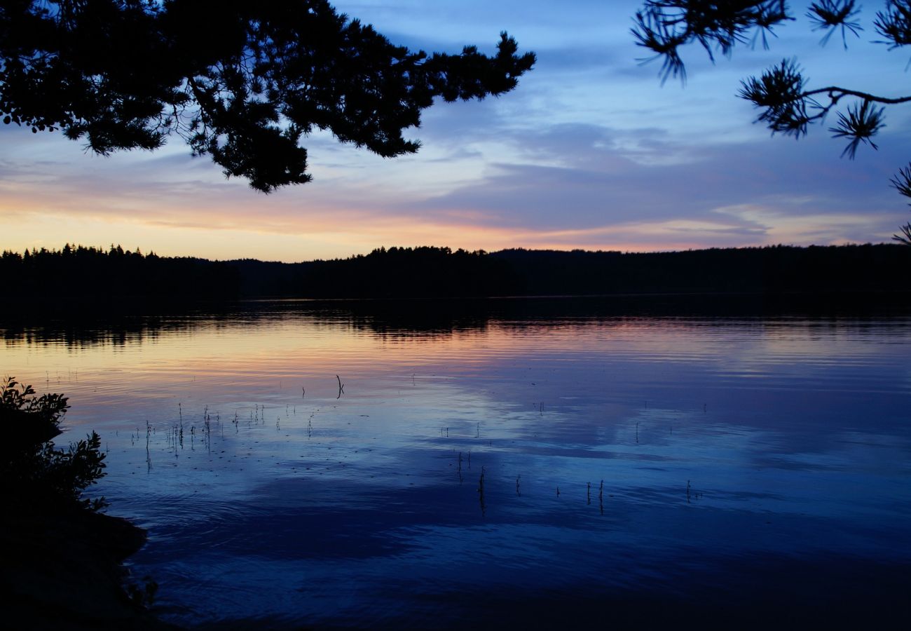 Stuga i Ljungby - Semester vid sjön Bolmen med egen strand