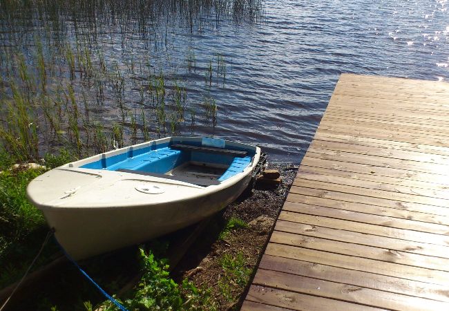 Stuga i Forsheda - Ensam stuga med i  Småland direkt på sjön