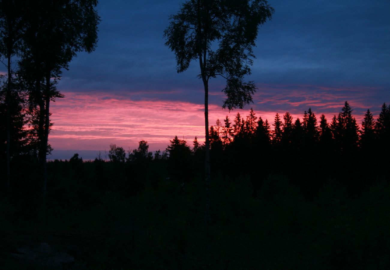 Stuga i Forsheda - Ensam stuga med i  Småland direkt på sjön