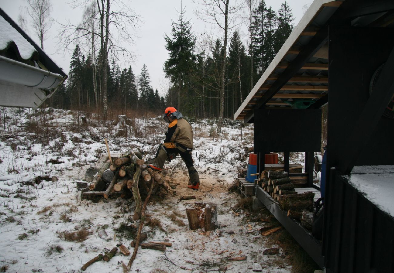 Stuga i Forsheda - Ensam stuga med i  Småland direkt på sjön