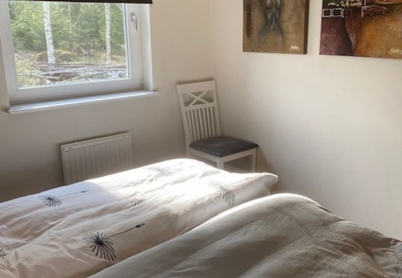 Stuga i Forsheda - Ensam stuga med i  Småland direkt på sjön