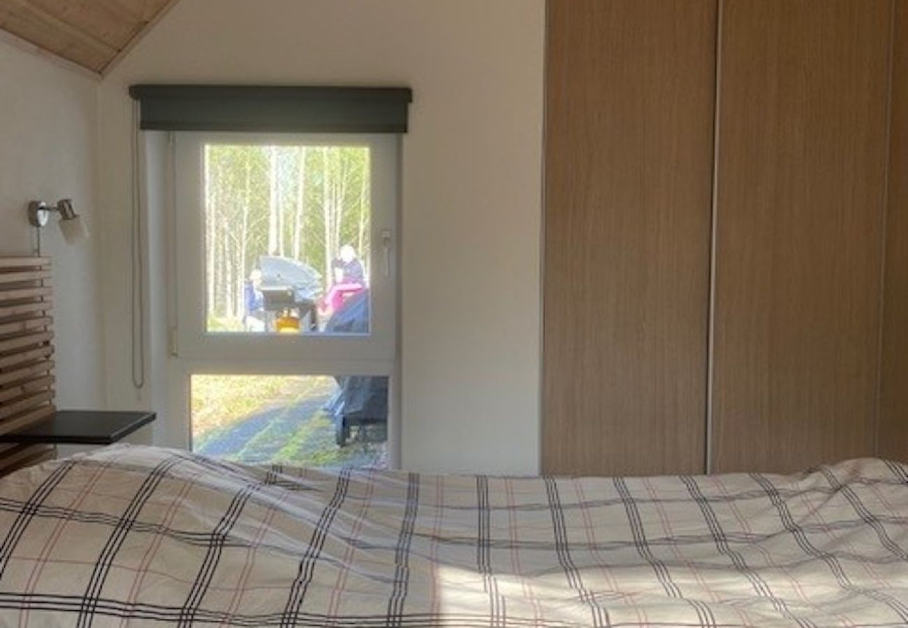 Stuga i Forsheda - Ensam stuga med i  Småland direkt på sjön