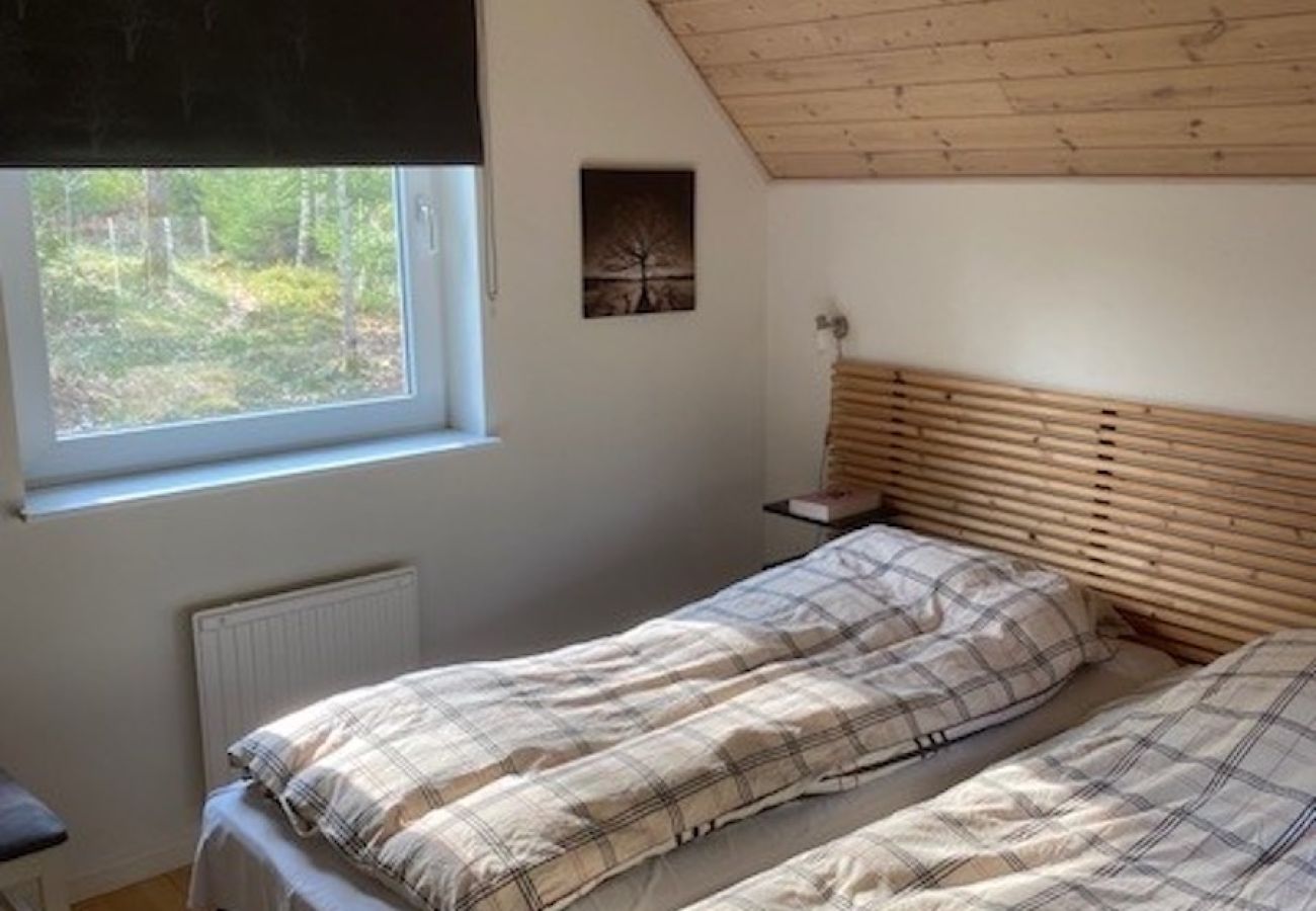 Stuga i Forsheda - Ensam stuga med i  Småland direkt på sjön