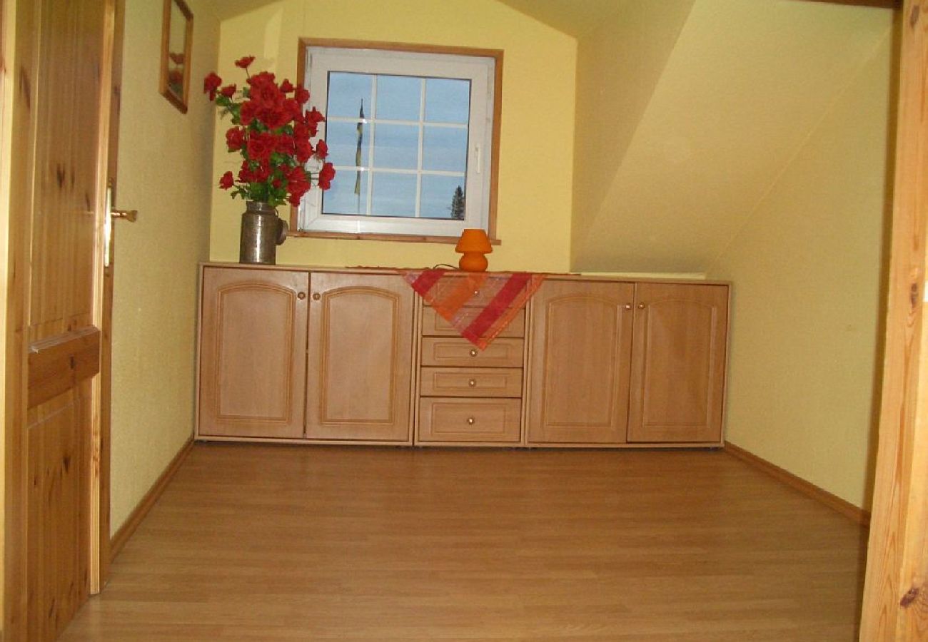 Stuga i Håcksvik - Äventyr och avkoppling i Västergötland med båt och kanot