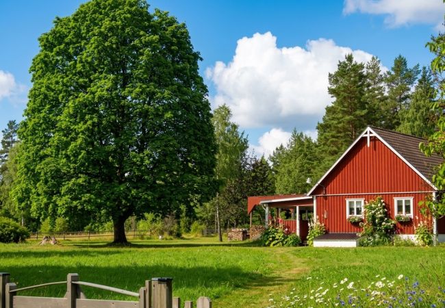 Stuga i Örsjö - Mysigt sommarboende i Glasriket vid sjön Skärsjön