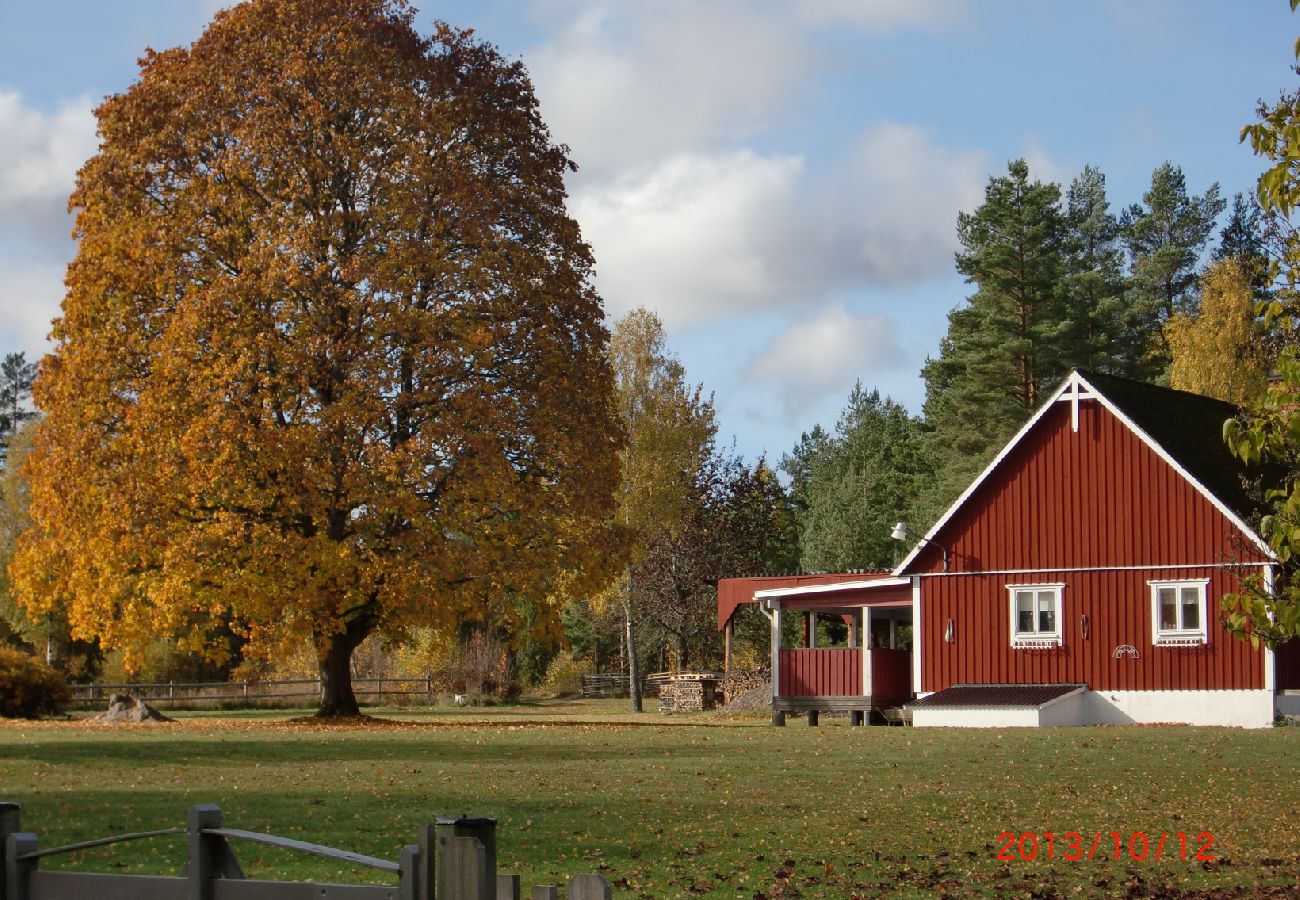 Stuga i Örsjö - Mysigt sommarboende i Glasriket vid sjön Skärsjön