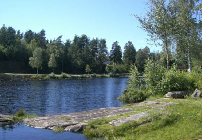 Stuga i Öxabäck - Semester på landet mellan ängar och skog