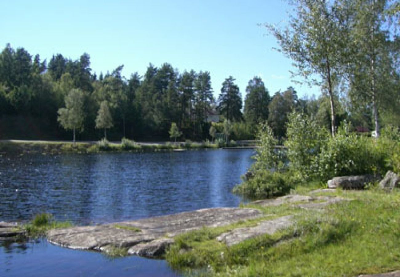 Stuga i Öxabäck - Semester på landet mellan ängar och skog