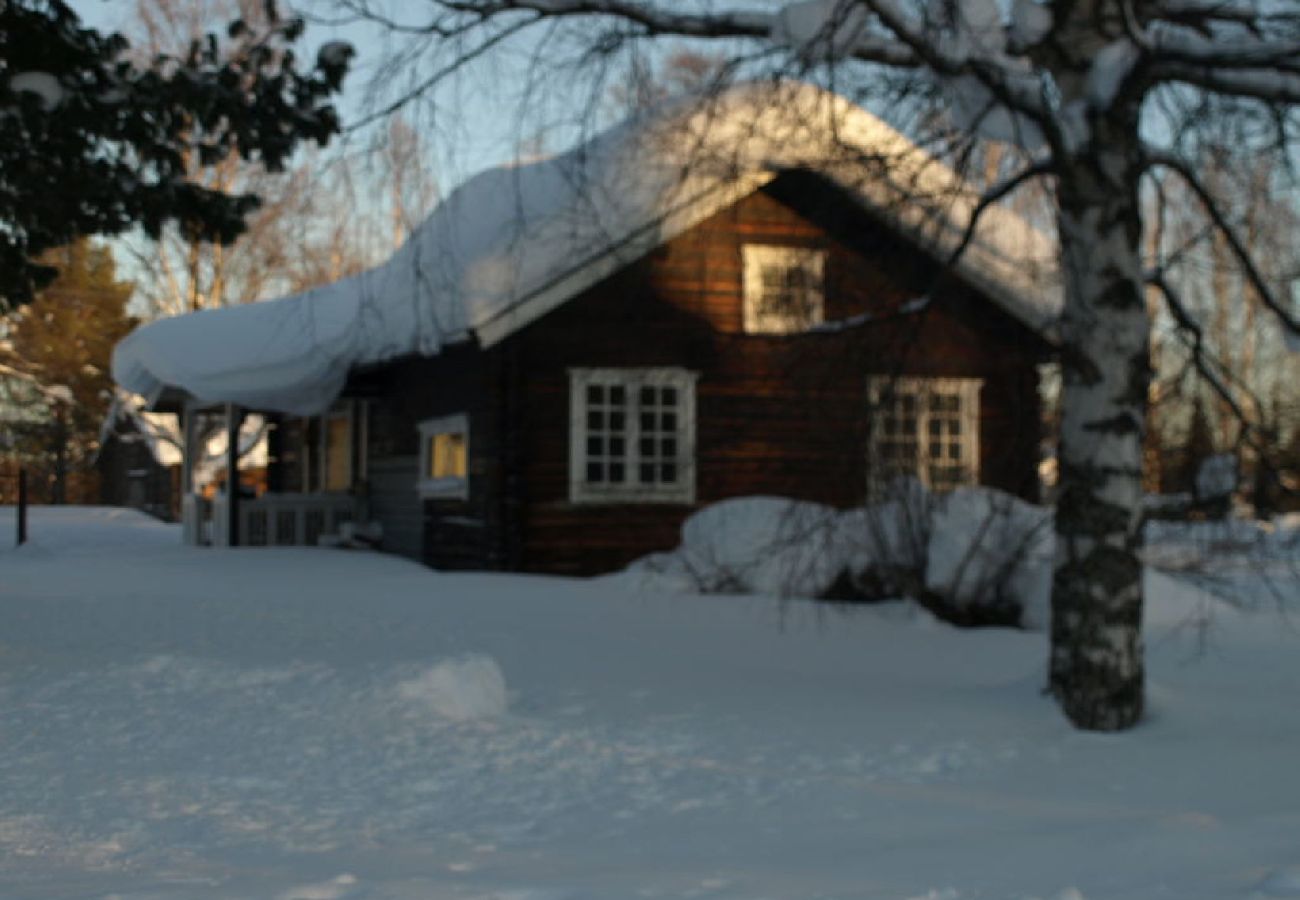 Stuga i Gargnäs - Stuga i Gargnäs omgiven av vatten