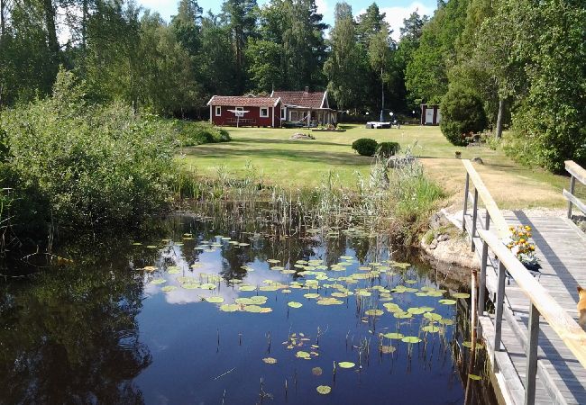 Stuga i Jät - Semester i Småland direkt vid sjön Åsnen