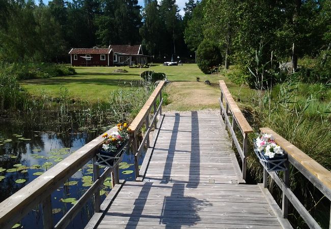 Stuga i Jät - Semester direkt vid sjön Åsnen (Obs: Ingen el och rinnande vatten) Stuga i Jät - Semester direkt vid sjön Åsnen (Obs: Ingen el och rinnande vatten)