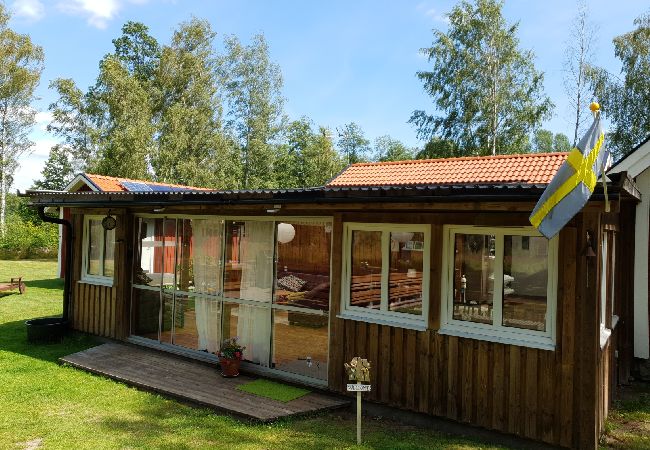 Stuga i Jät - Semester direkt vid sjön Åsnen (Obs: Ingen el och rinnande vatten) Stuga i Jät - Semester direkt vid sjön Åsnen (Obs: Ingen el och rinnande vatten)