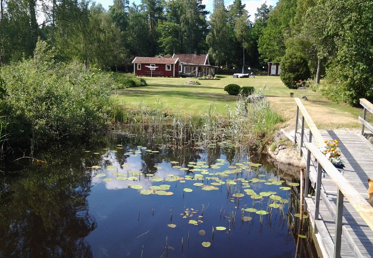 Stuga i Jät - Semester i Småland direkt vid sjön Åsnen