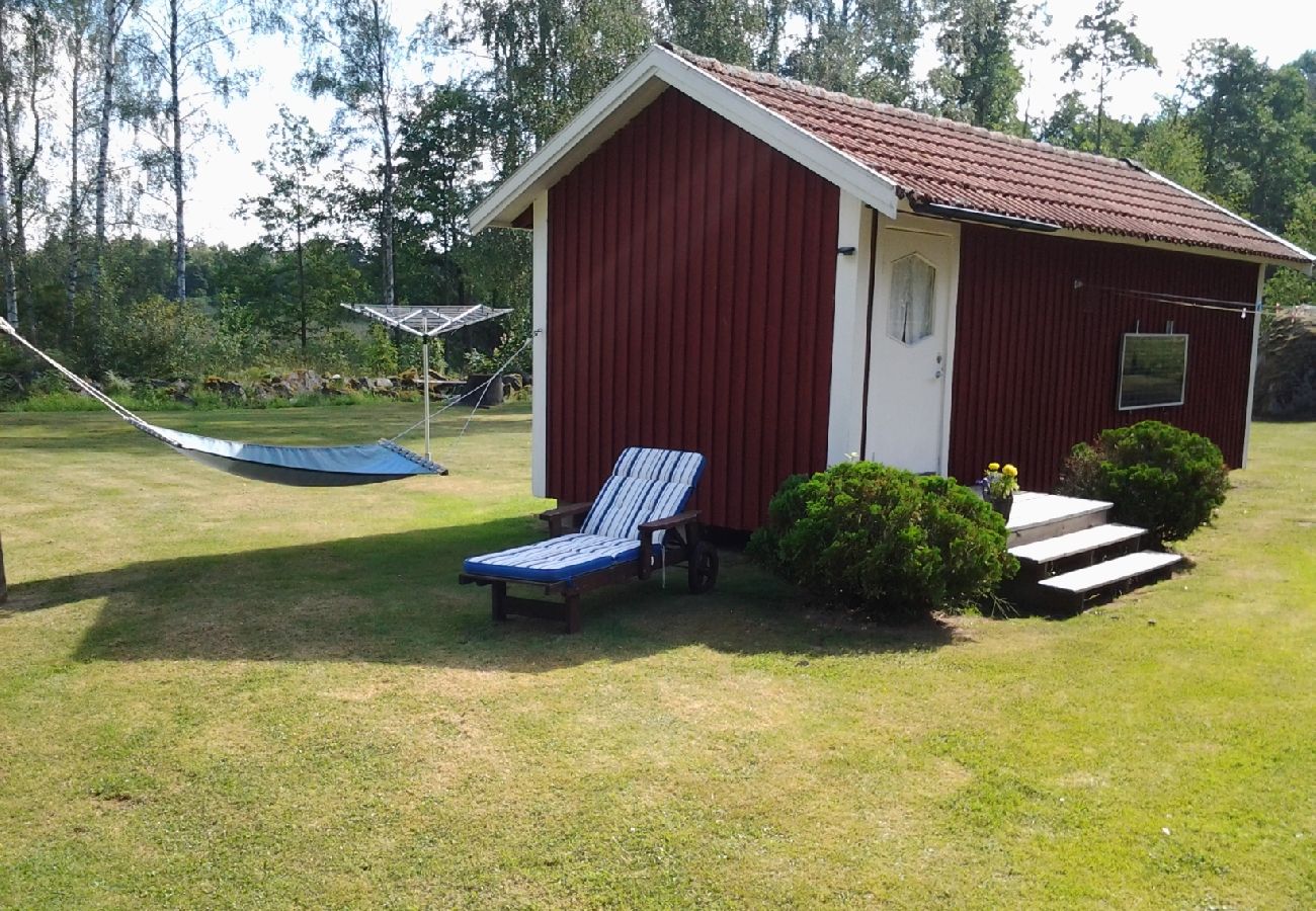 Stuga i Jät - Semester direkt vid sjön Åsnen (Obs: Ingen el och rinnande vatten)